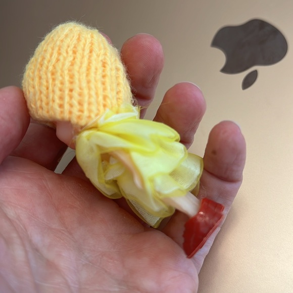 Elf toddler baby shelf doll mini toy yellow gem - Picture 5 of 8